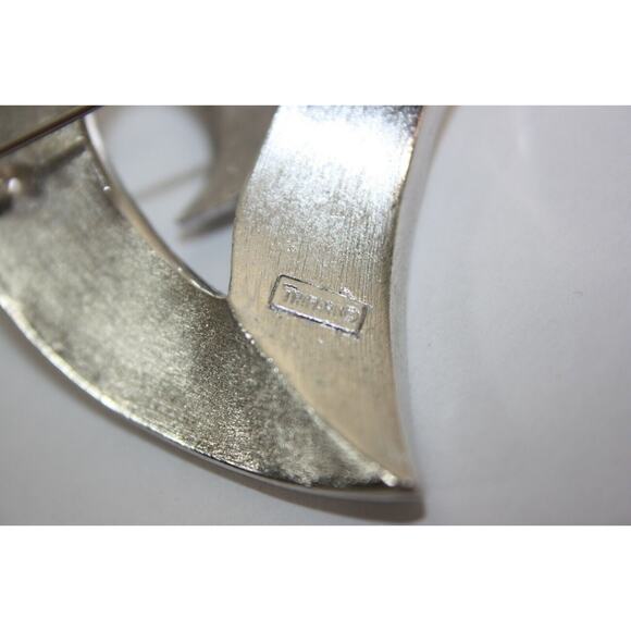 VINTAGE TRIFARI SILVER TONE FASHION LEAF BROOCH - Picture 8 of 9